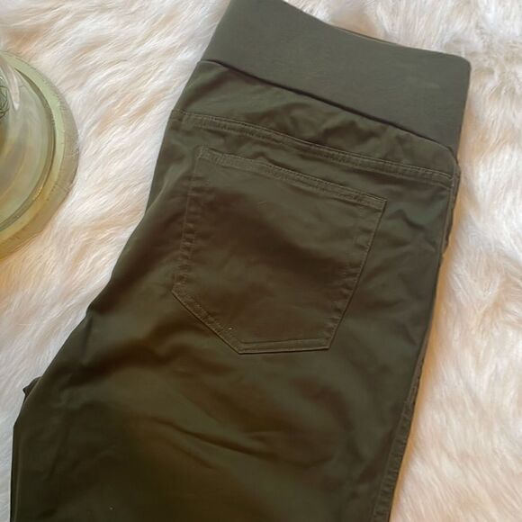 DUO 🌻💕💕🌻Maternity Stretch Army Green Pants - M - Picture 1 of 6